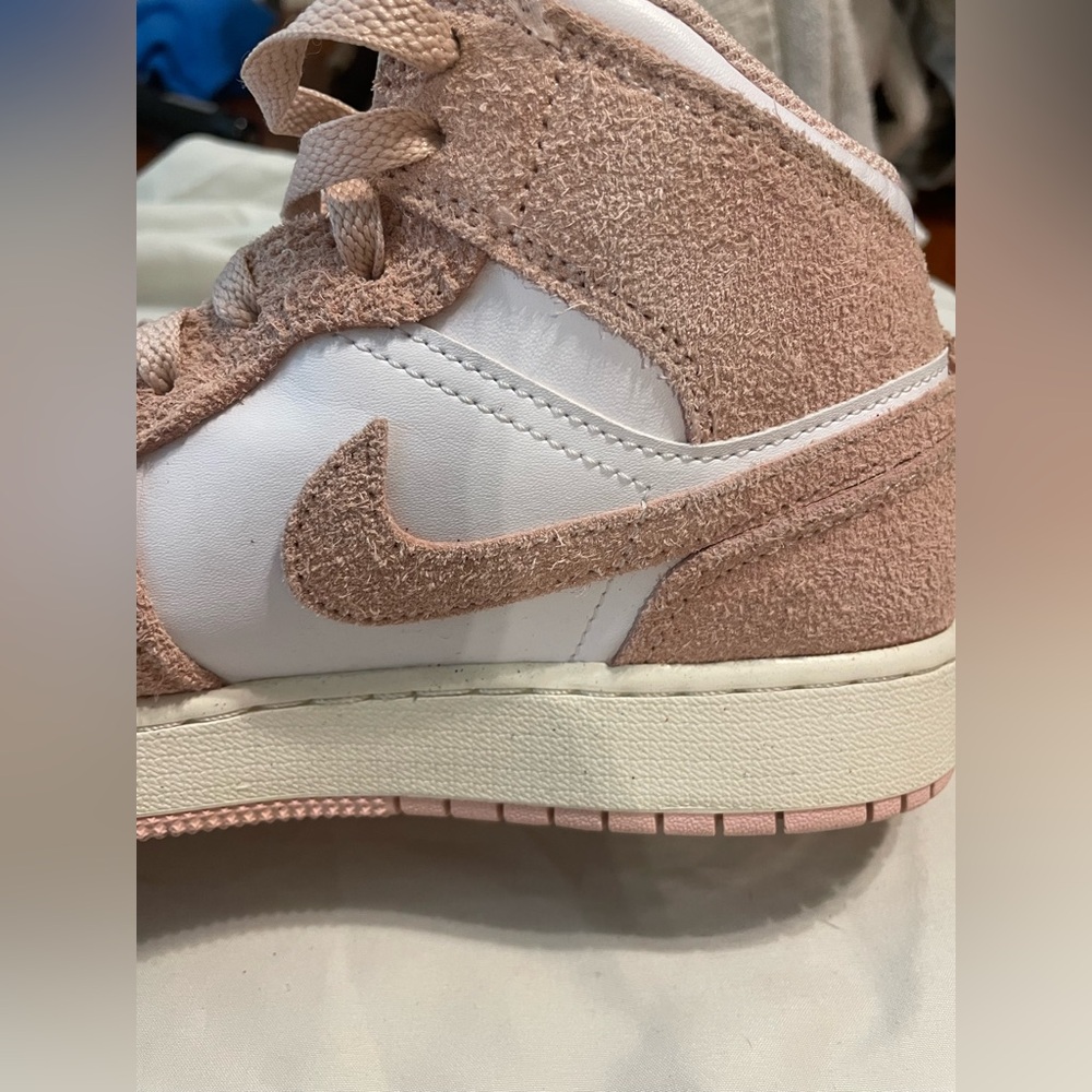 Nike Air Jordan Youth Sneakers in Pink and White Size 5.5 - Picture 4 of 7